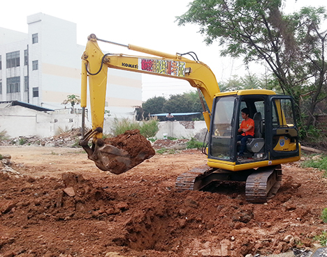 东莞东城专业的挖掘机培训考场在哪里？